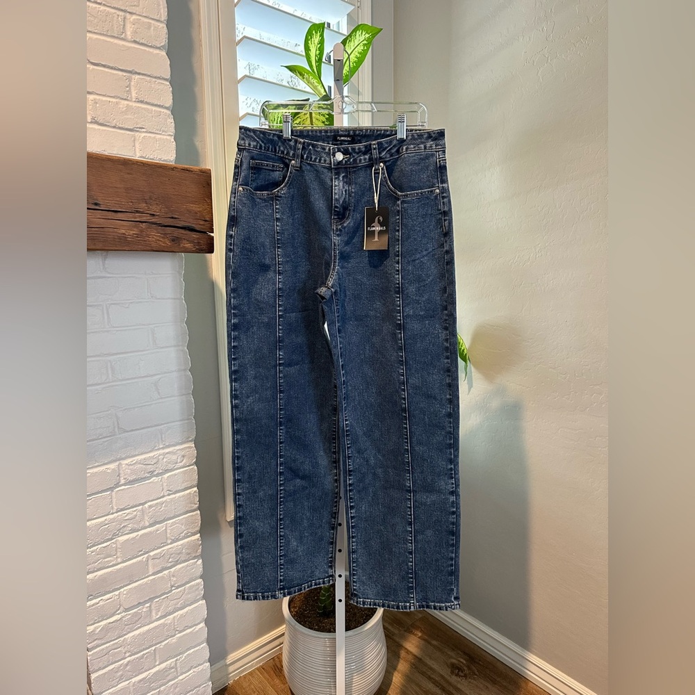 Mid-Rise Straight Leg Women's Jeans in Dark Indigo - Picture 6 of 8